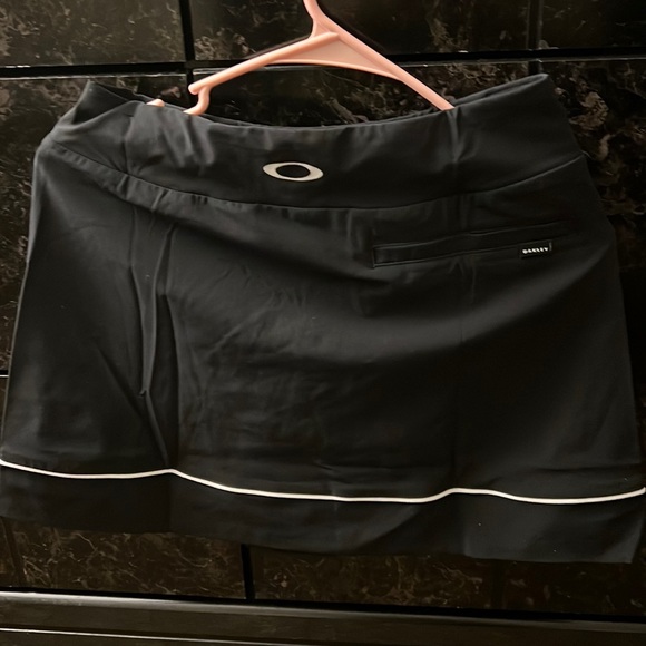Oakley Balata woman’s athletic Skort Skirt size XS new with tag - Picture 2 of 4